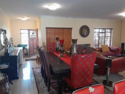 Townhouse For Rent in Bendor, Polokwane