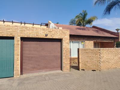 Townhouse For Rent in Penina Park, Pietersburg